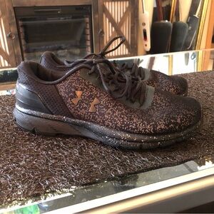 Unique Size 10 Under Amour Sneakers